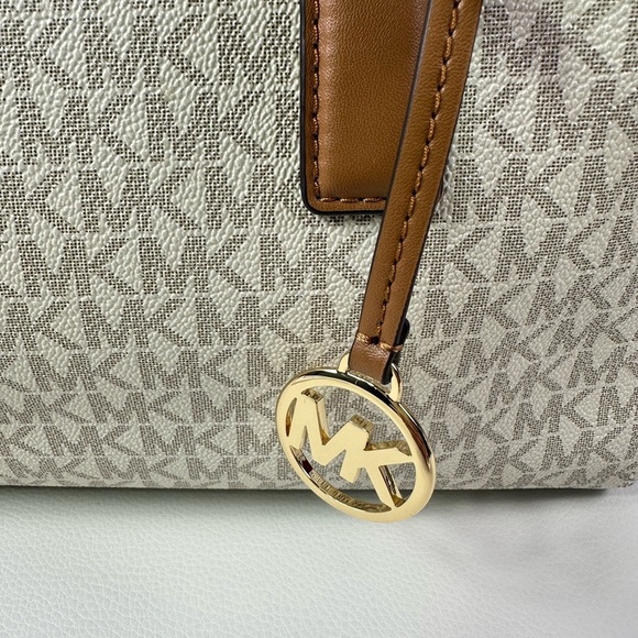 NEW Women’s Michael Kors Small Ruthie Logo Satchel/Tote Vanilla - Picture 4 of 12